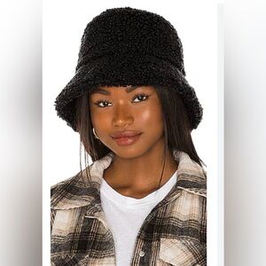 Black Fleece Bucket Hat - Women's Cozy Winter Hat